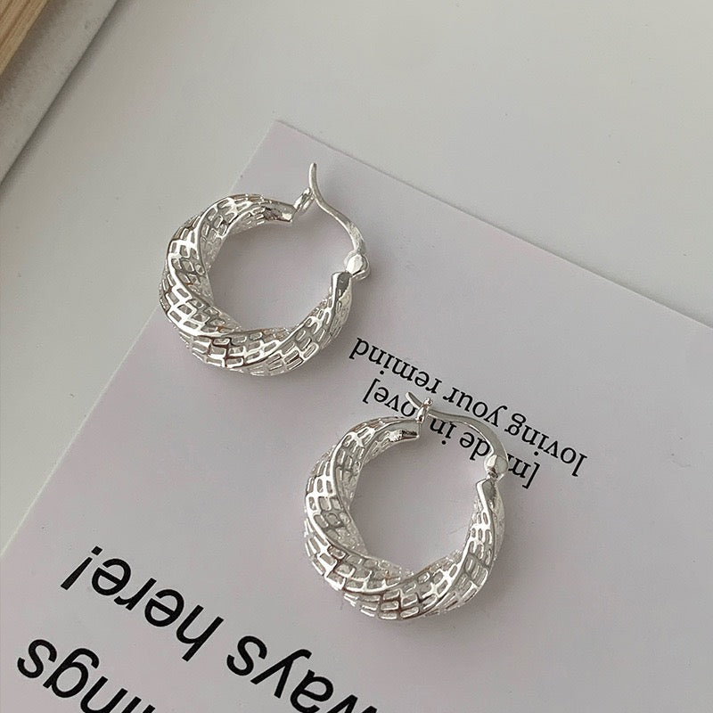 Mobius Sculptural Hoop Earrings | 925 Sterling Silver