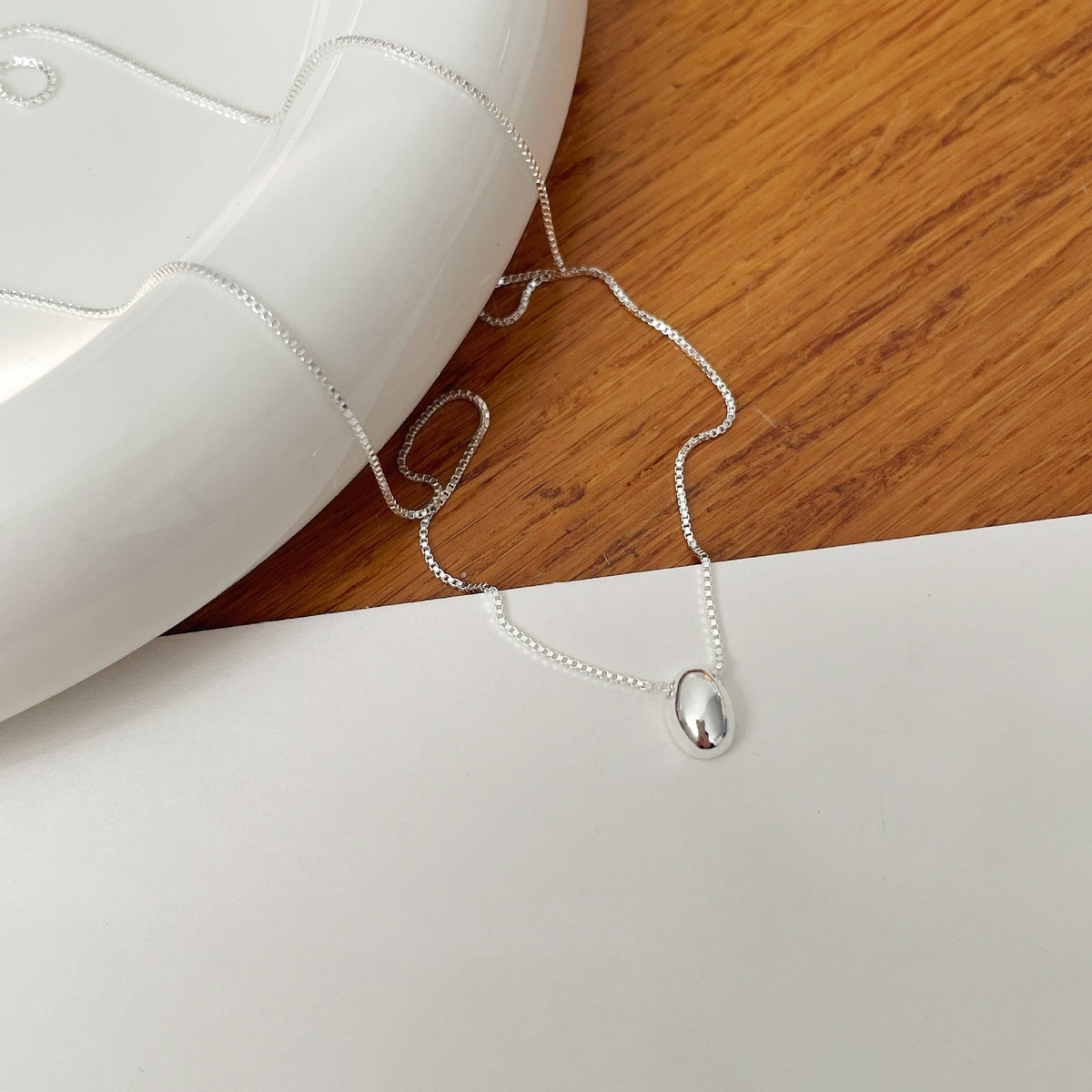 Oval Pendant Chain Necklace